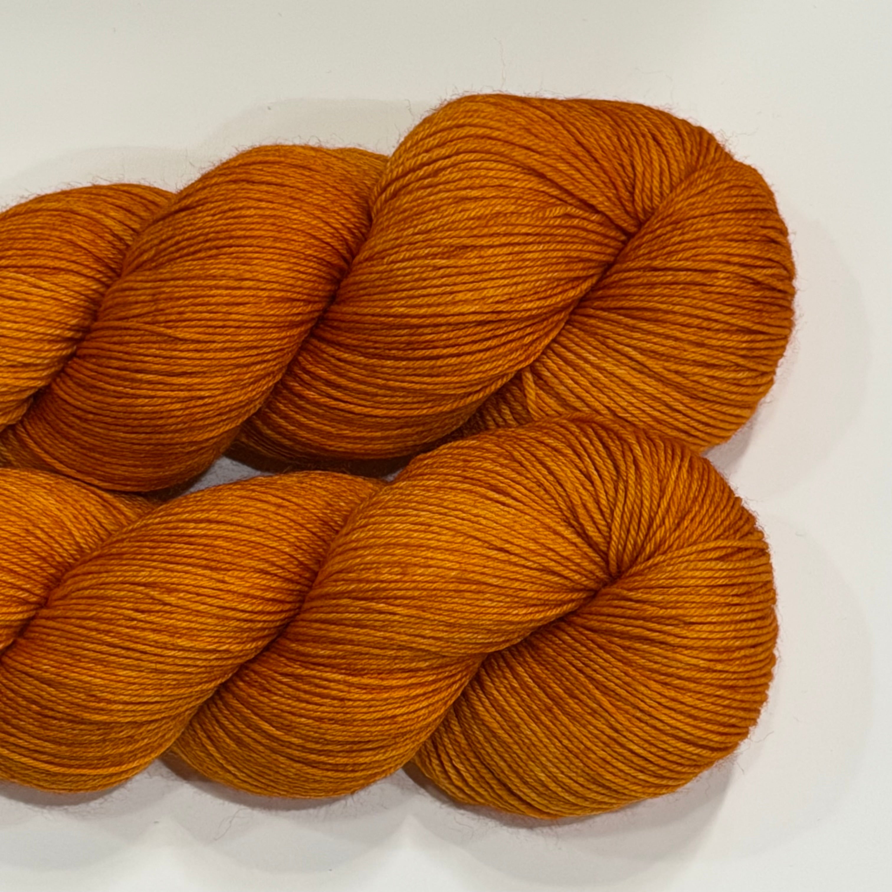 29 Bridges Go To Sock – Hand-Dyed Speckled & Tonal Sock Yarn