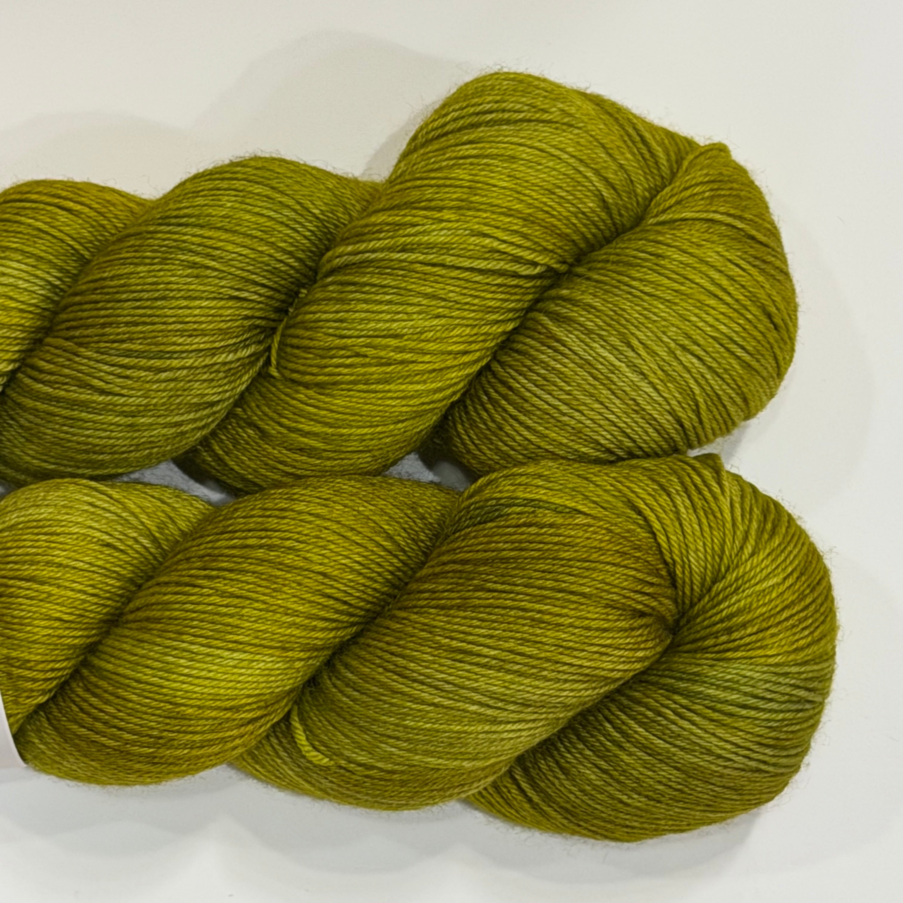 29 Bridges Go To Sock – Hand-Dyed Speckled & Tonal Sock Yarn