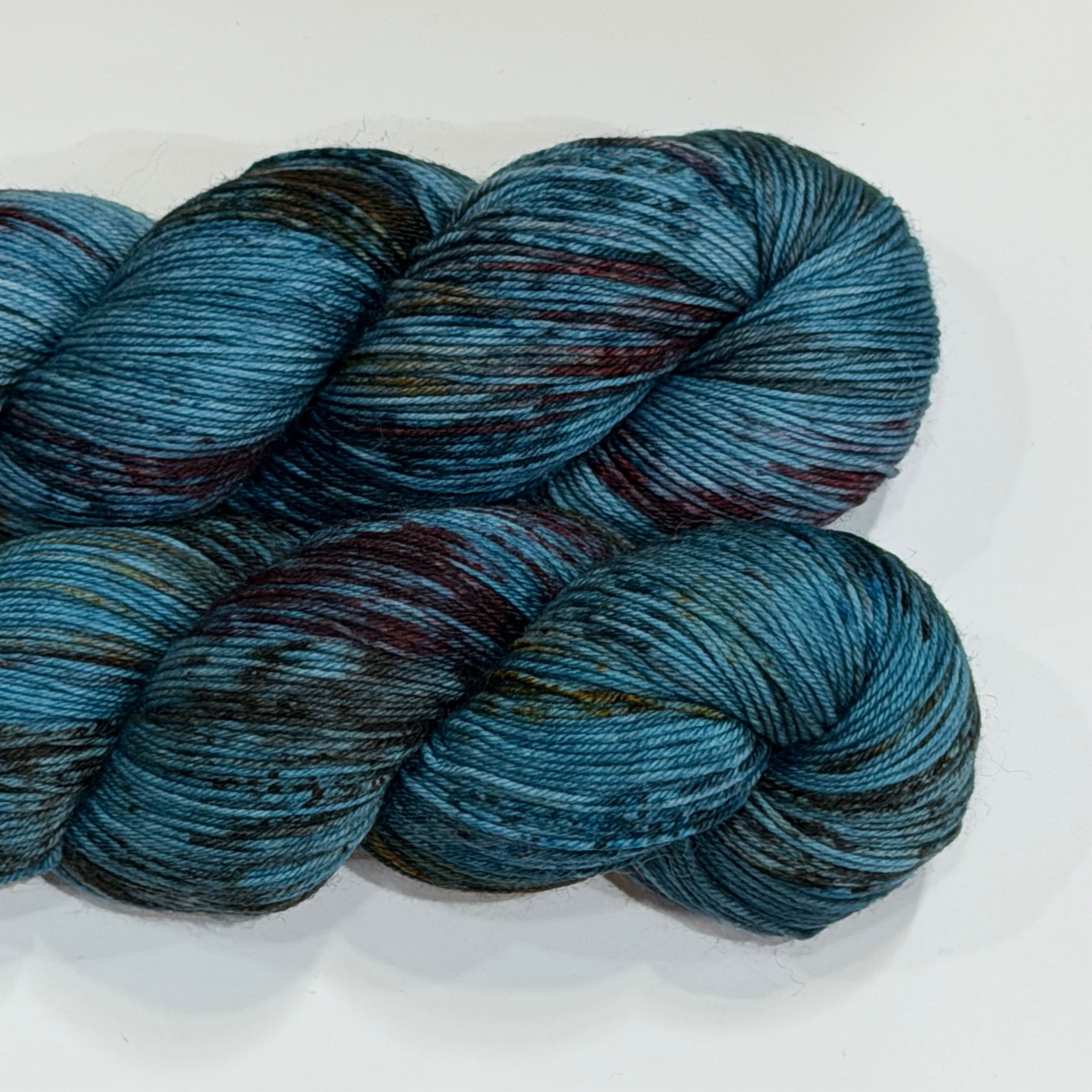 29 Bridges Go To Sock – Hand-Dyed Speckled & Tonal Sock Yarn