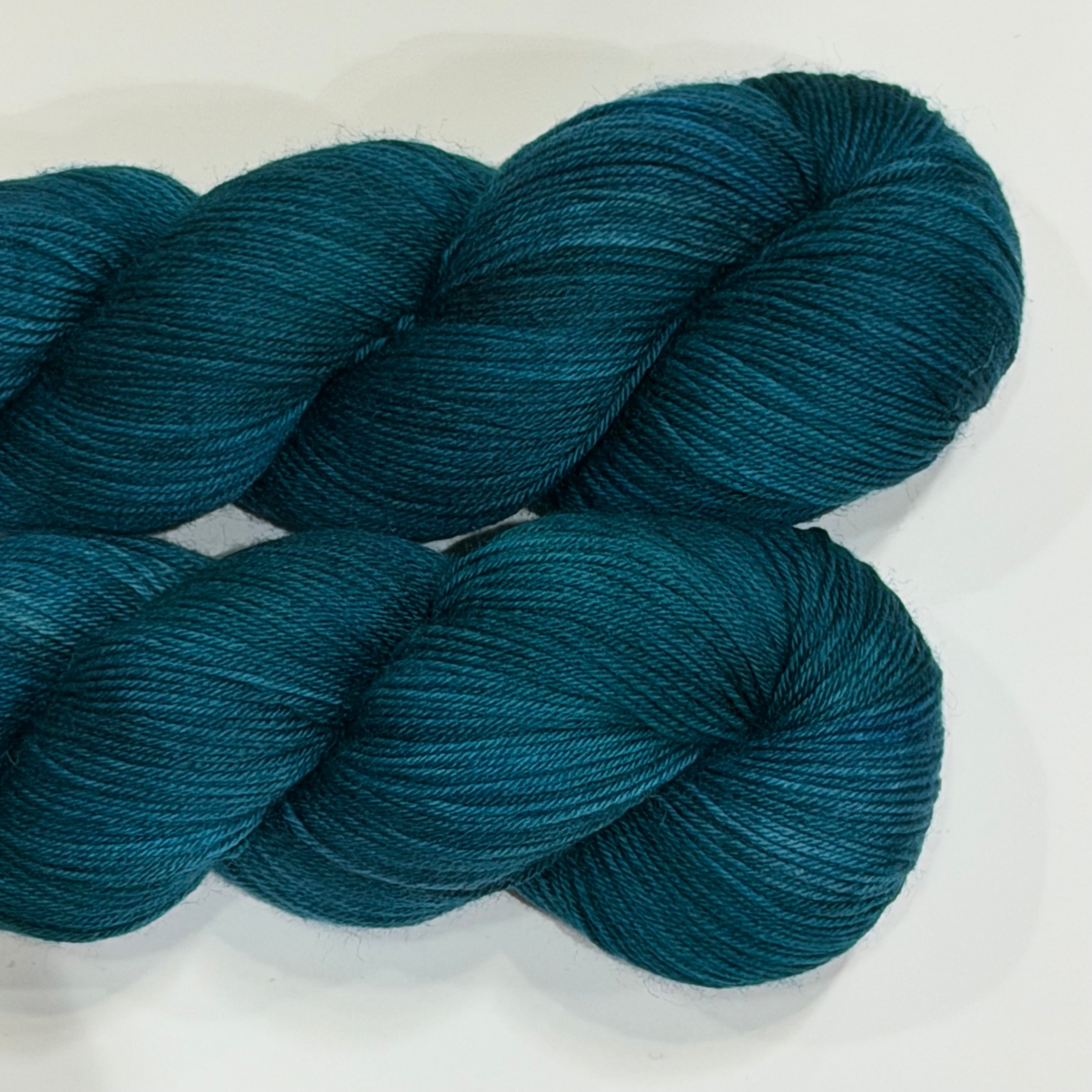 29 Bridges Go To Sock – Hand-Dyed Speckled & Tonal Sock Yarn