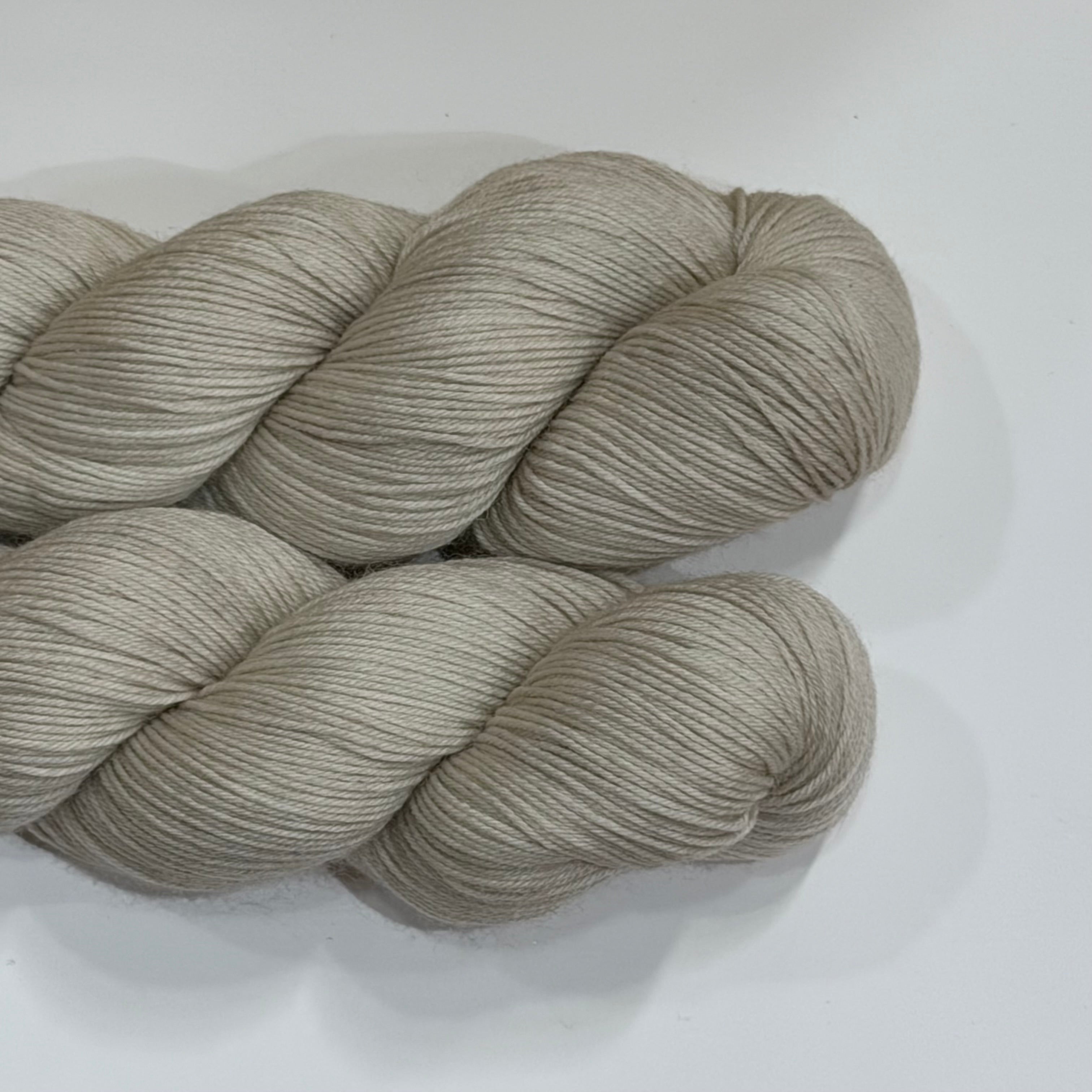 29 Bridges Go To Sock – Hand-Dyed Speckled & Tonal Sock Yarn